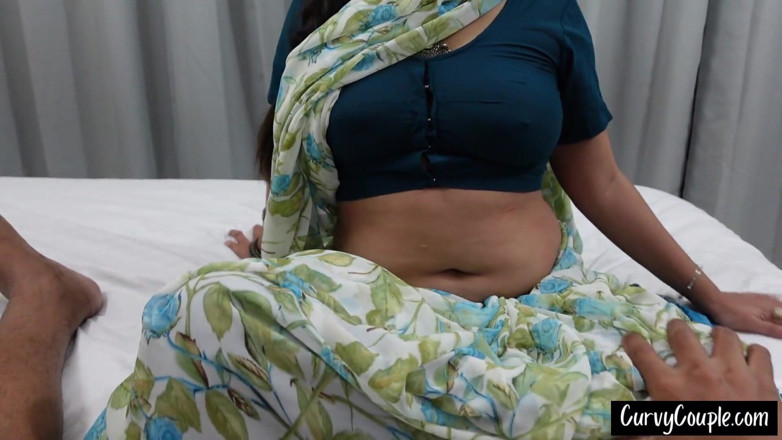 CurvyCumCouple69: India sexy folla en sari la tía se masturba y...