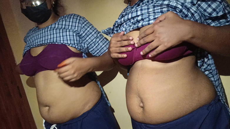 Inba: Lesbické vysokoškolské starší nevlastní sestry