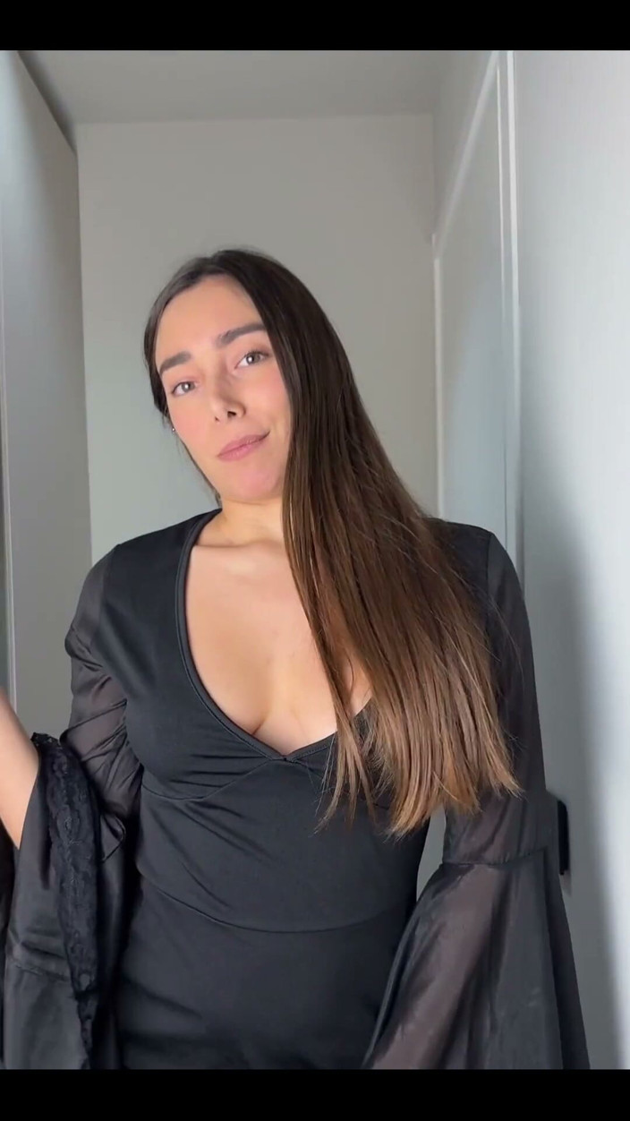 Shelena: Spogliarello Sexy