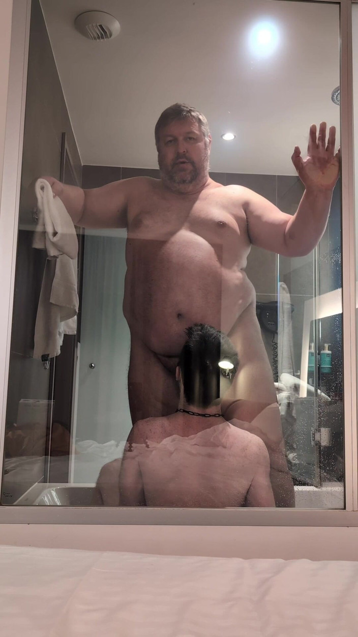 Mart_the_cat: Tatăl vitreg mă fute în baie