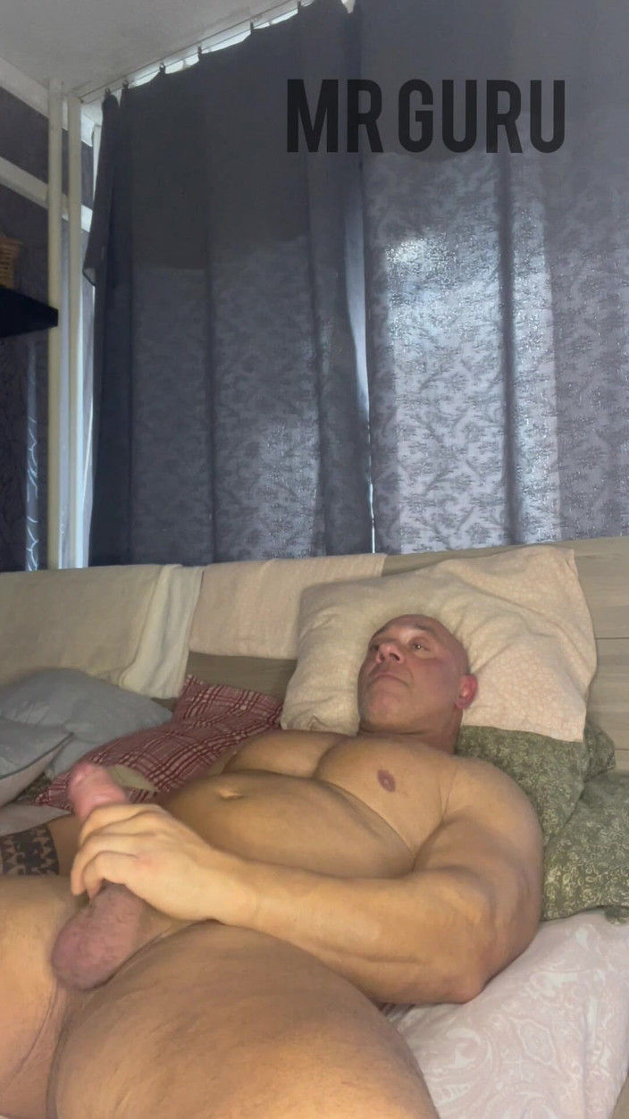 Mr. Guru: Lunga sega dal bodybuilder signor guru. Masturbarsi