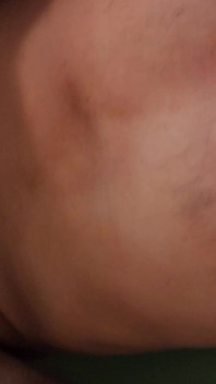 Um homem heterossexual é fodido por um cara grande e nojento em um quarto assustador