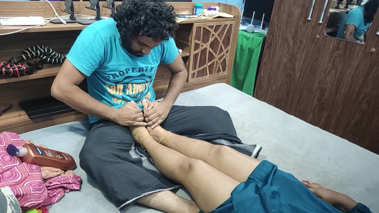 Vaigavarun Feet romance: 足のマッサージ