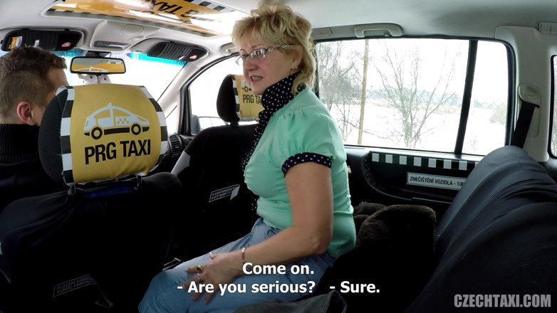Czech Taxi: Olgun kadın ilk kez fışkırtıyor