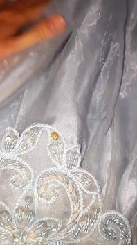 eshiyaee krosadresar saatan veding dres bol gaun pahne viry