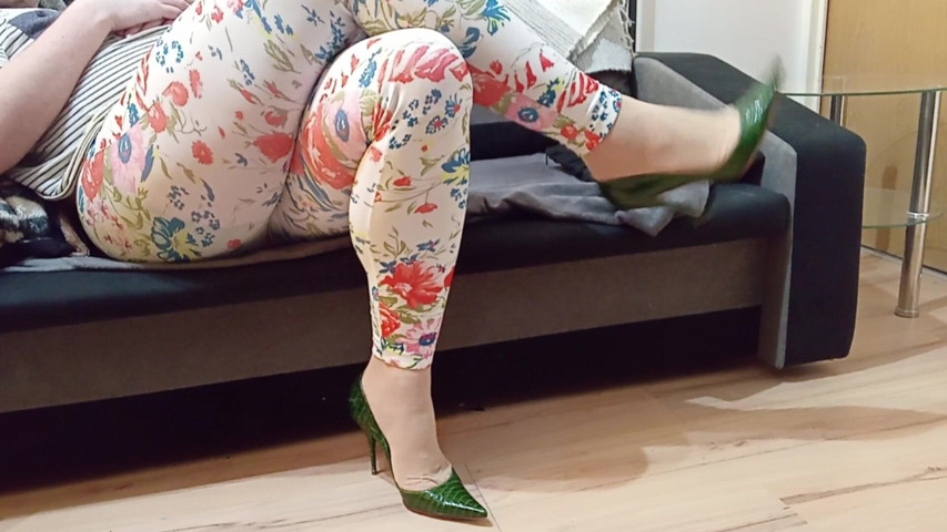 Crossdresser Dangling in Sexy Snake Leather Pointed Toe Casadei High Heels Pumps (High Heels Kingdom)