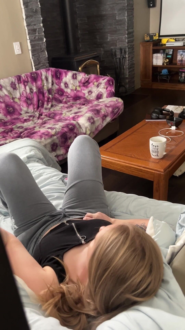 Nerdy Nympho: Зведена сестра дозволяє вам дивитися, як вона грає сама з собою