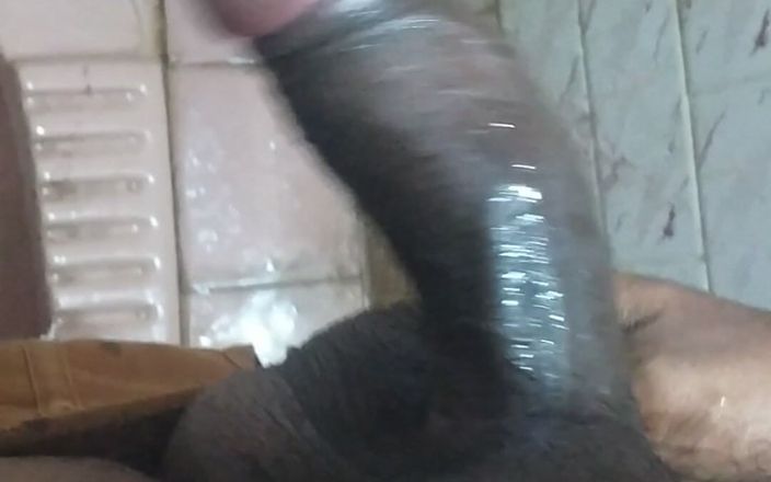 Tamil 10 inches BBC: Büyük siyah yarağımı yıkıyorum