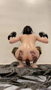 Petinju dengan kontol besar, fisting dan muncrat