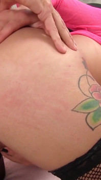 Shemale Amanda Fialho takes a nice big cock in the ass bareback