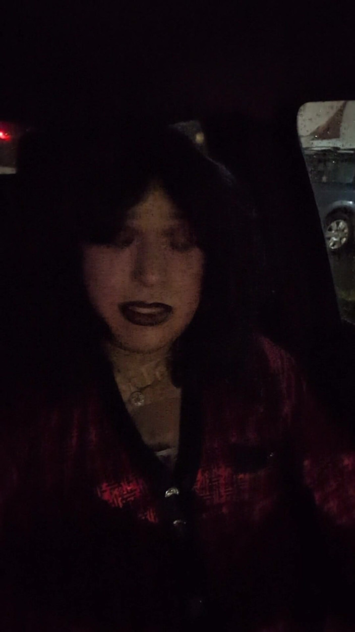 Tongue Lashor 69: 車の中で一人