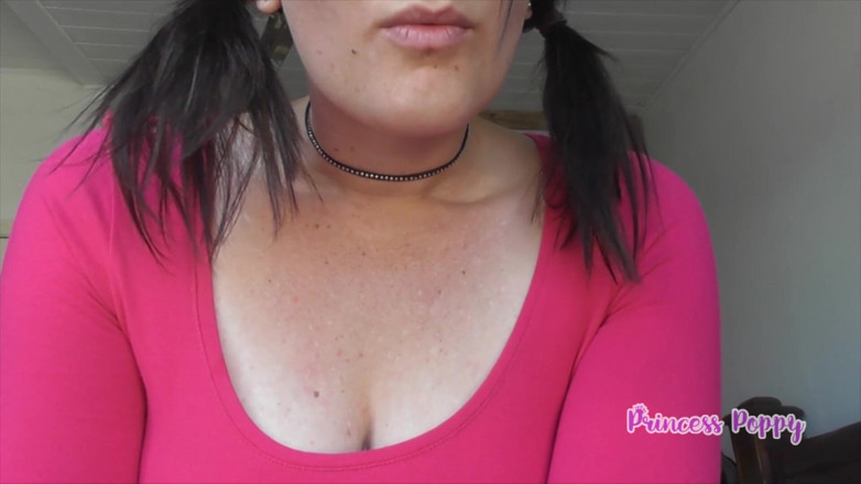 Princess Poppy: Pussy exploration