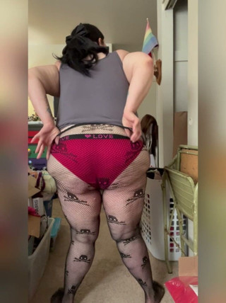 SageTheSuccubus: Leaky Freaky