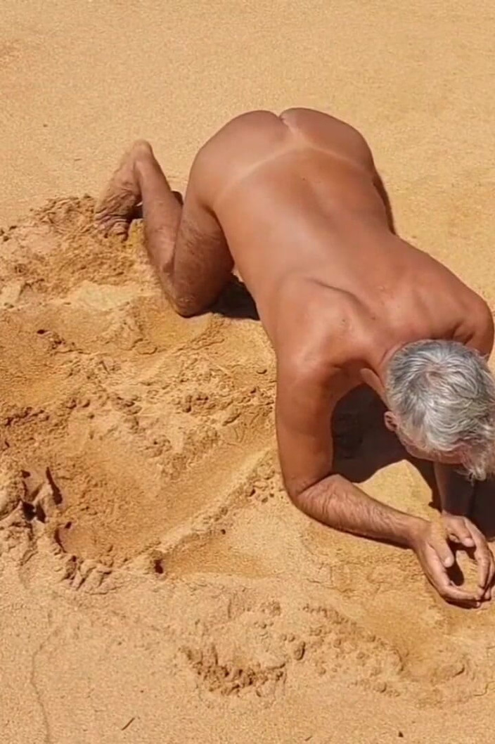 Ladysilvas: ビーチでレイシルバが彼女のホットなお尻を抱きたがっている