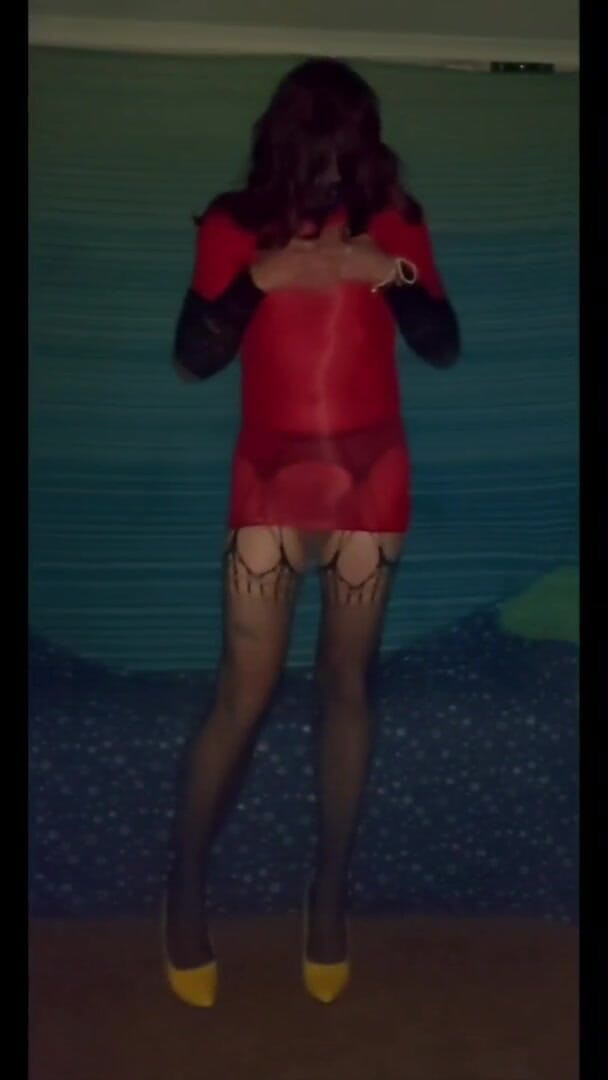 Lizzaali: Ver a través del vestido rojo calentandome listo para la...