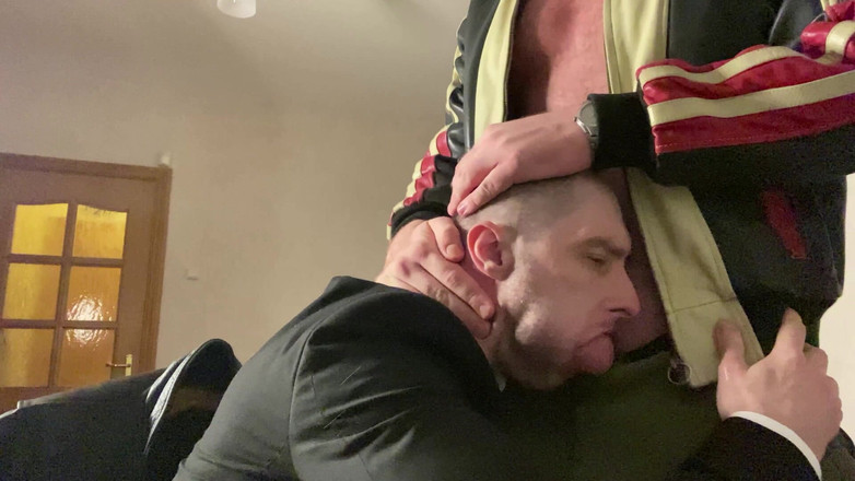 KinkySirius: Teil 1. Kinkysirius im Anzug trainiert in vollen Zügen mit ihrem...