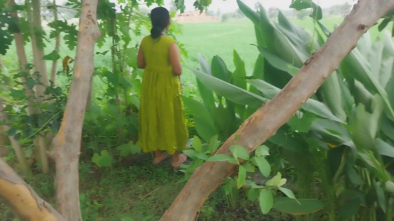 Pooja raniji: Indická lesní zahrada poblíž zahrady mého domu venku sexy deshi...