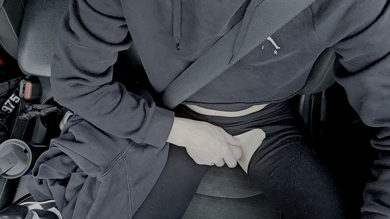 Filomena: Сексіфіломена мастурбує, керуючи машиною