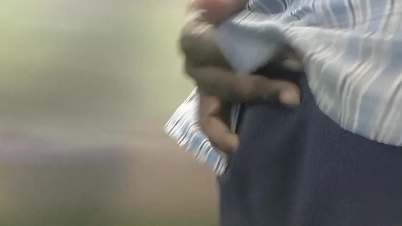 CarvingShovel: Lavoro manuale di passaggio del ragazzo tamil