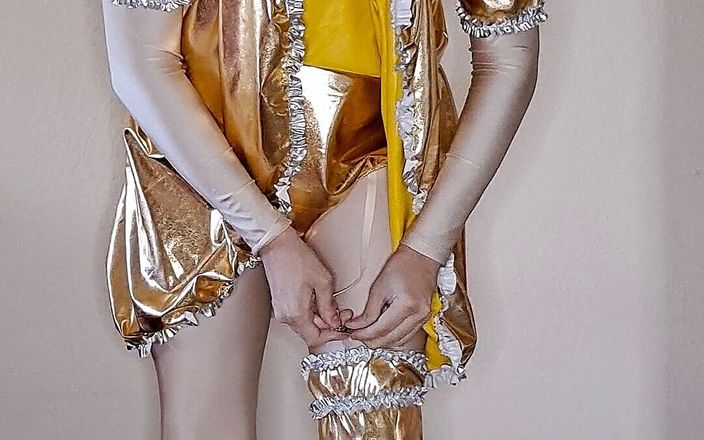 Fully Zentai Studio: चमकदार सोने वाली नौकरानी पोशाक पहनती है