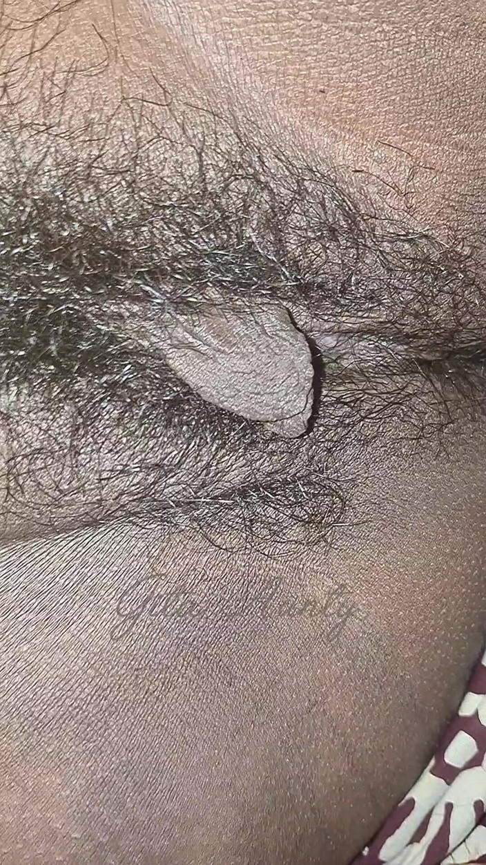 Indian aunty sex: Wanita kampung menunjukkan pepek besarnya