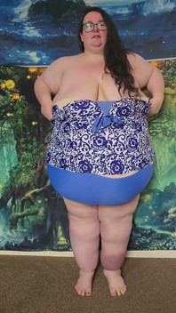 Ssbbw gigantisch dik lichaam zwempak met hulp