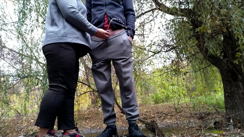 OurFetishLife: De zachtste handen van een stiefmoeder en mijn pik op...