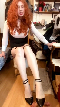Los Tacones De Domina Y Tus Bolas