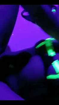 Fluo Party... Si Dia Mengongkek Saya Di Kelab Swinger