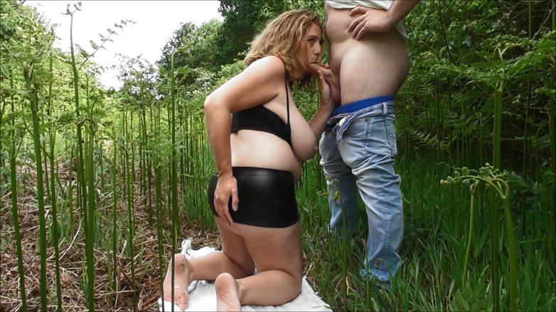 Camilla Creampie: Ngentot di hutan di sebelah jalan raya
