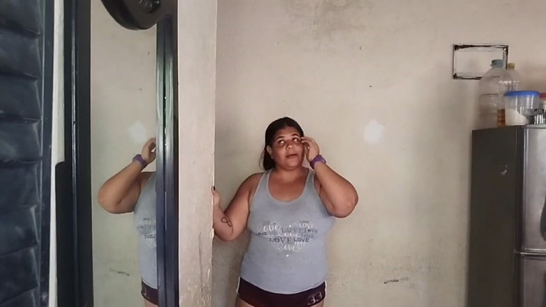 Adribella69: Esposa infiel!! Seduz o entregador com sua bunda grande quando...