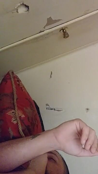 Big D: Un mec fétiche sent les pieds de sa copine en...