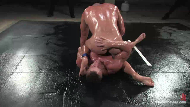 Naked Kombat: Patrick Rouge vs Tyler Saint het live publiek en oliewedstrijd
