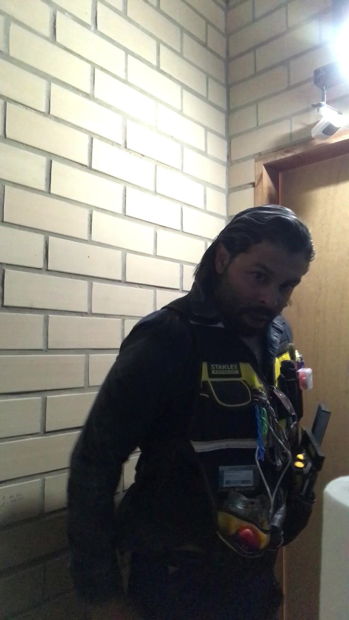 i7Bernard: På jobbet igen.