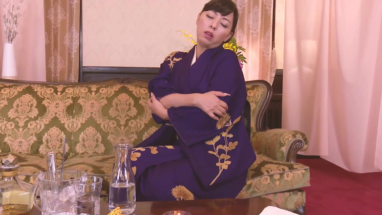 JAPAN IN LOVE: Booty Asian Girls Scene-4_big-assed and Busty Japanese Hottie Loves to...