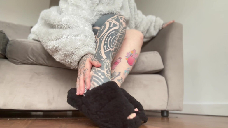 Miss Valentina: Worship My Dirty Uggs