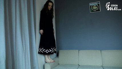 Czech Soles - foot fetish content: Дивовижні босі ноги неслухняної молодої дівчини!