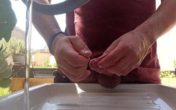 Kinky Guy: Buitenshuis zomer plassen