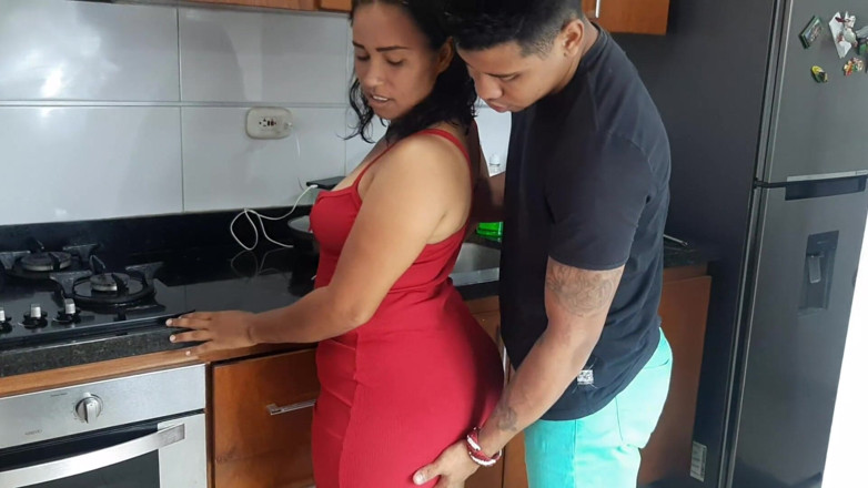 LanaKumari: La Lana Arrapata Succhia Il Mio Cazzo in Cucina