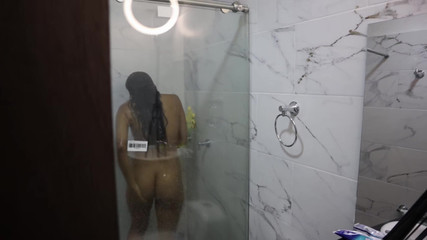 Solo_incognita: Saya Mengajari Adik Tiri Saya Untuk Bermain Di Ponsel Sambil...