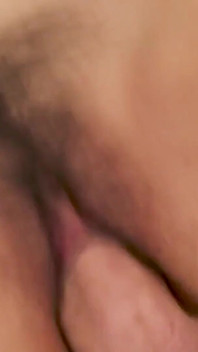 Asiansexdiary con cu to nước ngoài trượt vào âm hộ tuổi teen châu Á rậm lông