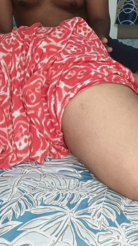 Üvey kız kardeş üvey erkek kardeşiyle aynı yatağı paylaşıyor tam sert büyük yarak sıkı amcık ince kız amcık sikişinin tadını çıkarıyor