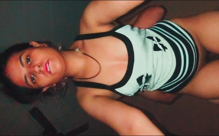 Hot Sis: 18歳のティーンは巨根の男に後ろから速く激しく犯される