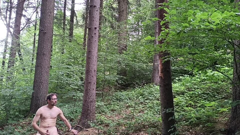 kickerscooter: Forest Risk: Jerking off a Dick Under a Busy Road