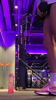 Kamar mandi gym berisiko - kencing kuning & orgasme intens