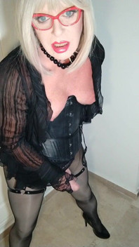 Lady in black beim Spielen