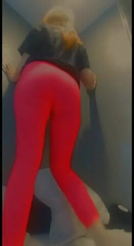 Lolafuccbunny: Lolafuccbunny è provocante in leggings rosa caldi