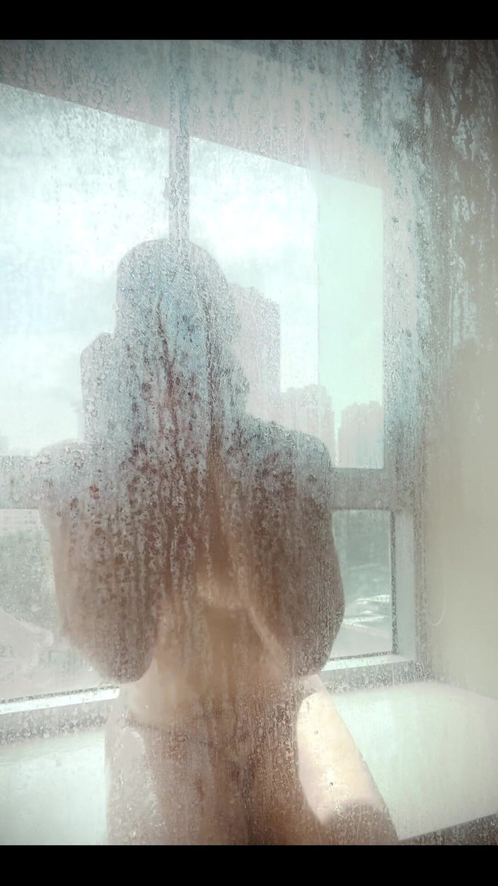 Aerie Rei: Provocazione in doccia