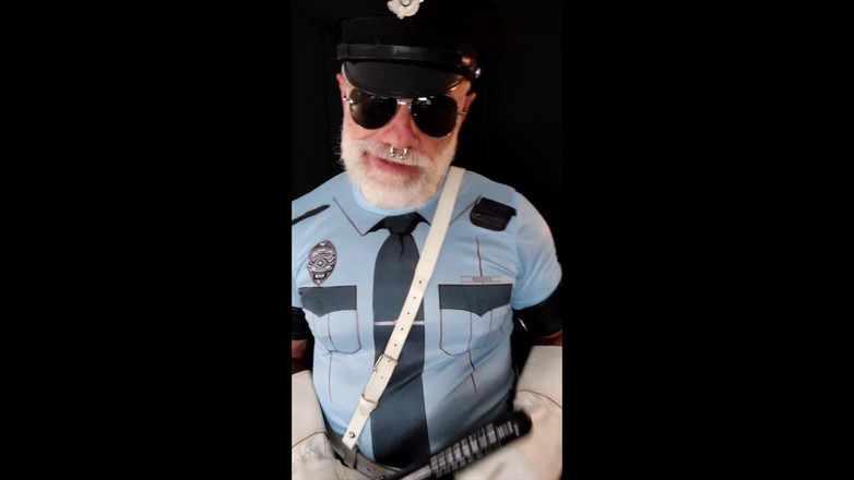 MusclesCigarsFFPig: Policajt trestá