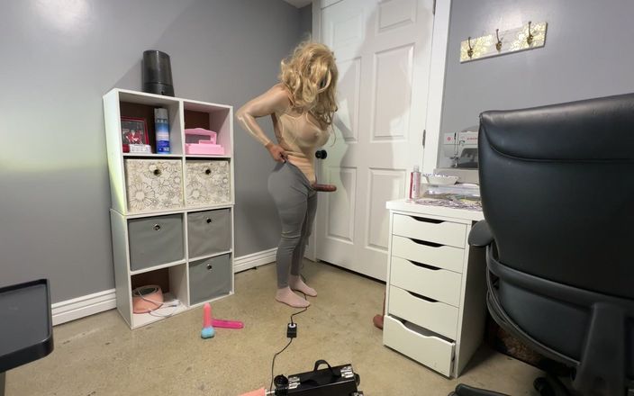 Bigcock801-: Trans bollente cazzo enorme in leggings attillati culo grosso e...